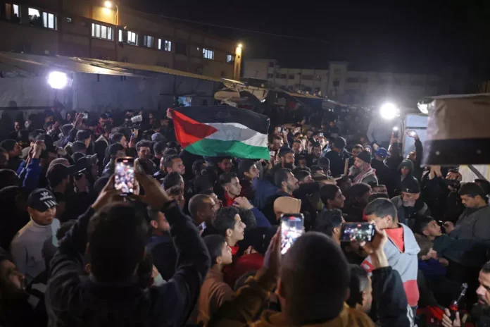 1459170-gaza-ceasefire-celebration